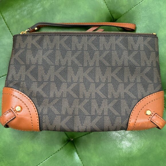 Michael Kors Fallon Large Zip Clutch-- Like NEW! - Picture 3 of 3